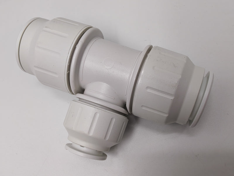 Reducing Tee 22mm x 15mm speedfit john guest