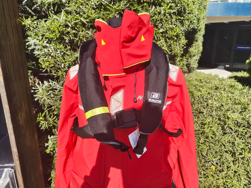 Baltic (Sweden) manual Inflatable Lifejacket without harness point or with harness point